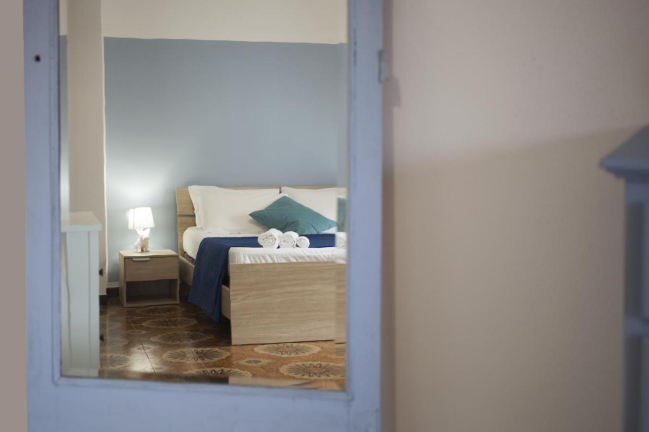 Frontemare House & Rooms カステッランマーレ・デル・ゴルフォ エクステリア 写真